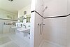 Badezimmer mit Dusche 