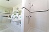 Badezimmer mit Dusche 