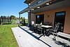 Terrasse mit Blick zur Wiese 
